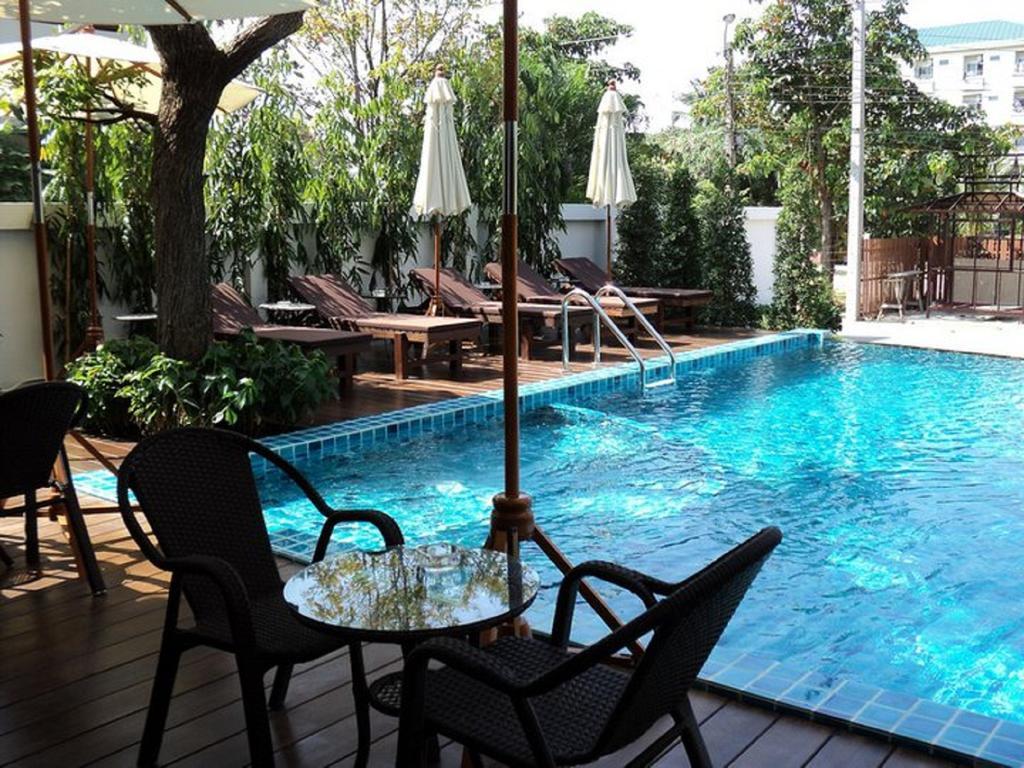 Suvarnabhumi Suite Hotel Бангкок Экстерьер фото